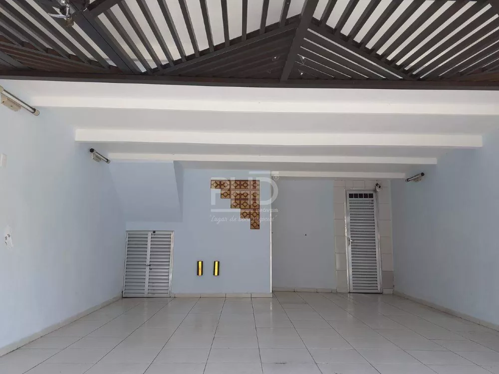 Sobrado à venda com 3 quartos, 303m² - Foto 1