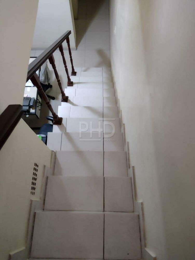 Casa à venda com 5 quartos, 166m² - Foto 4