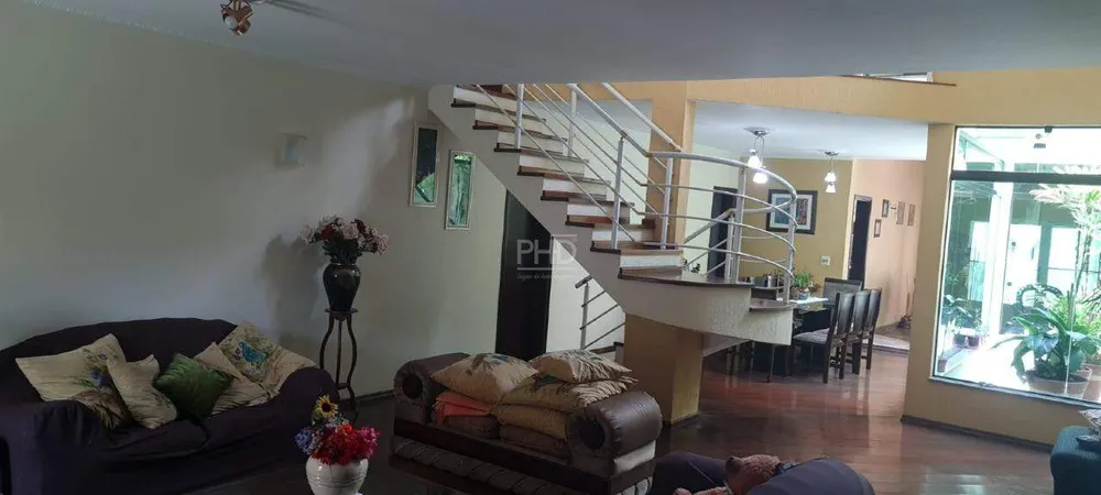 Sobrado, 3 quartos, 358 m² - Foto 1