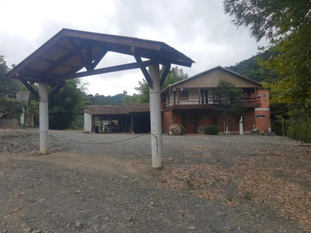 Fazenda à venda com 2 quartos, 200m² - Foto 1