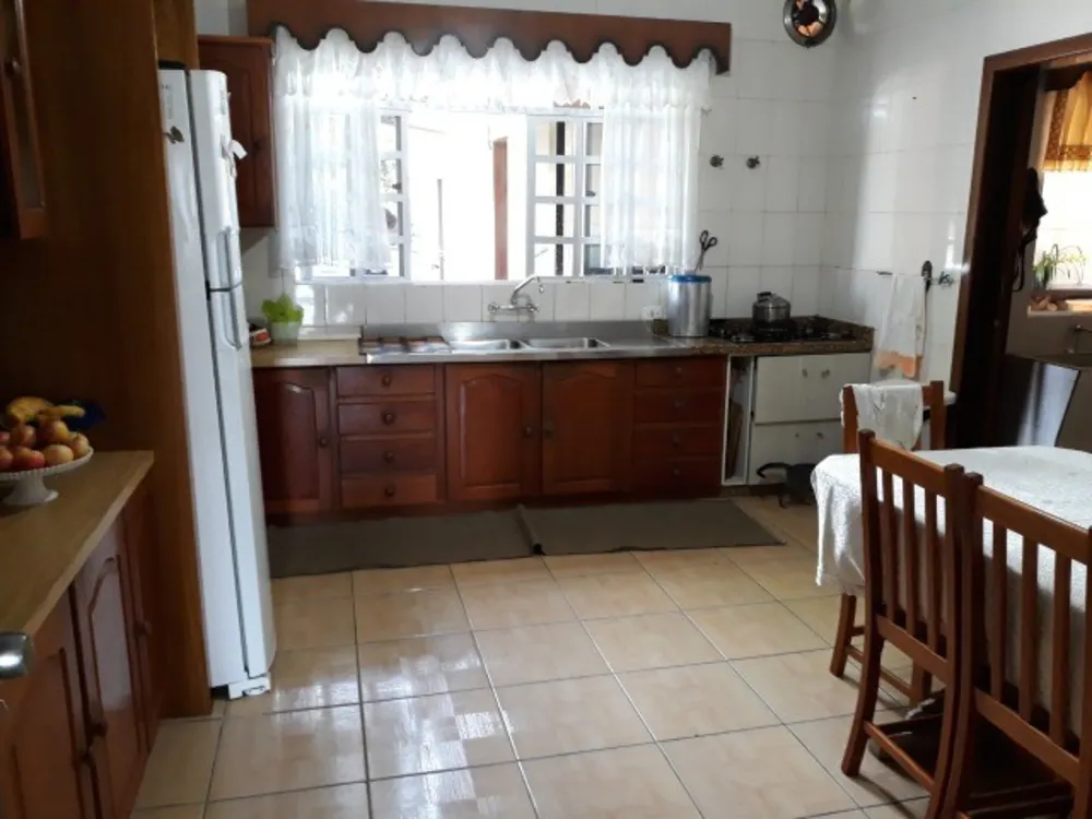 Casa, 4 quartos, 1500 m² - Foto 3