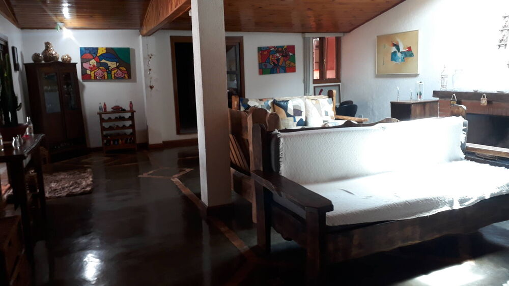 Chácara à venda com 4 quartos, 370m² - Foto 1