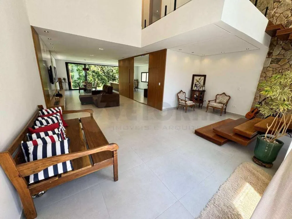 Apartamento, 3 quartos, 242 m² - Foto 1