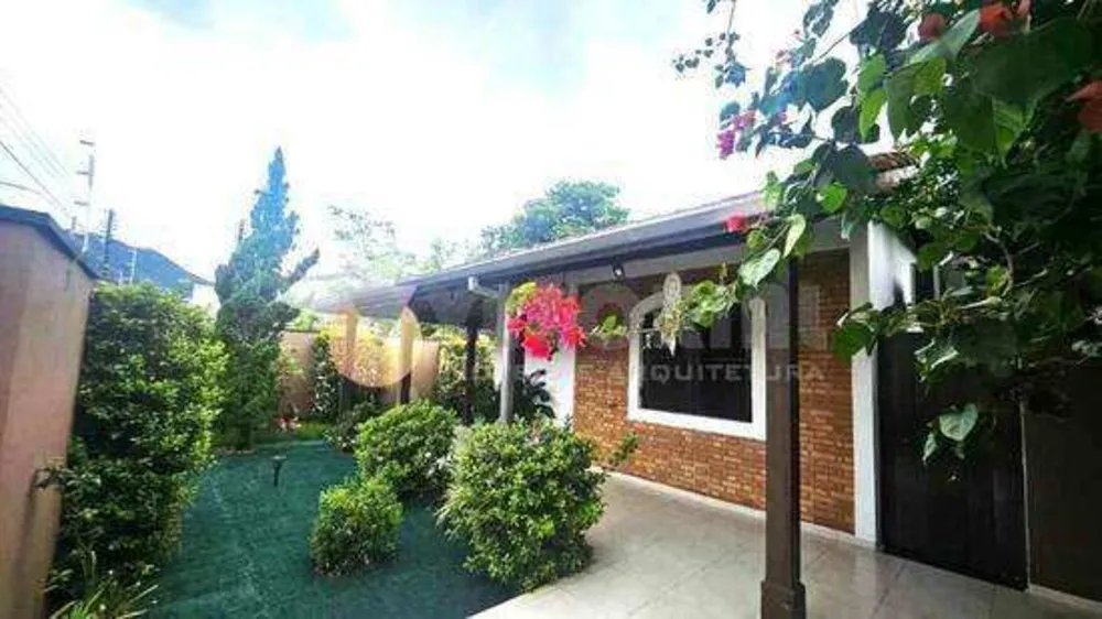 Casa, 4 quartos, 207 m² - Foto 1