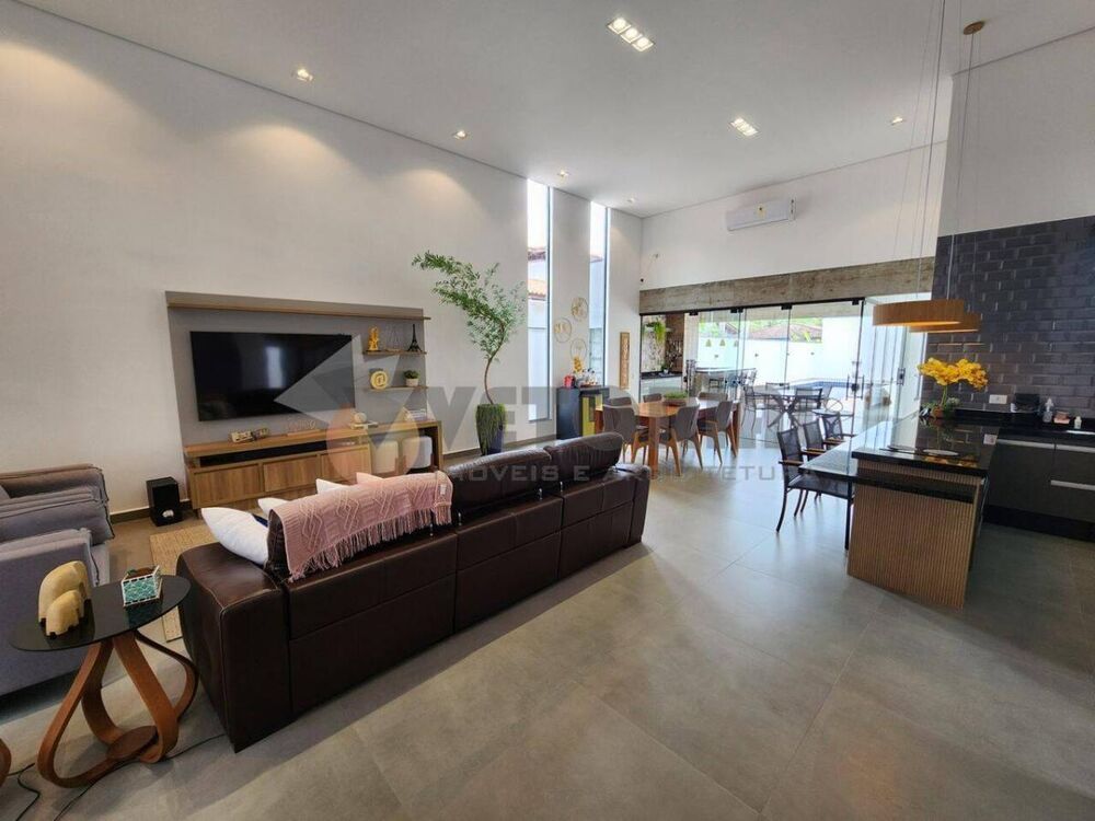 Casa à venda com 4 quartos, 240m² - Foto 2