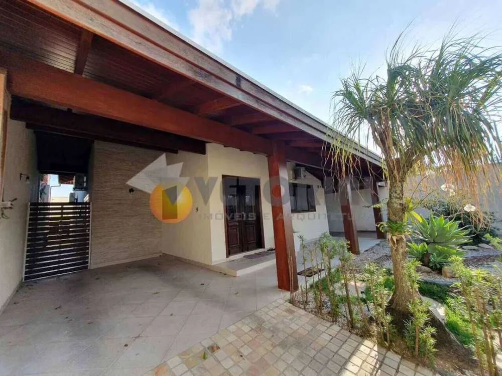 Casa, 3 quartos, 217 m² - Foto 1