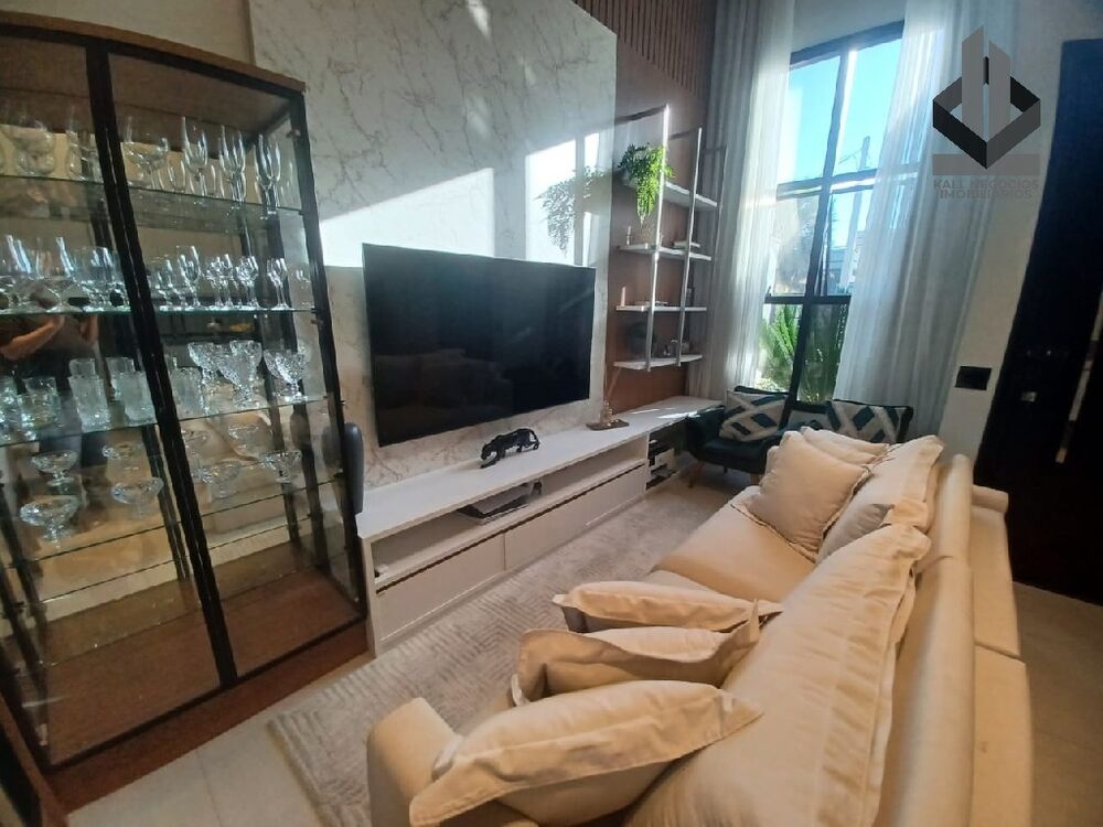 Casa à venda com 3 quartos, 200m² - Foto 1