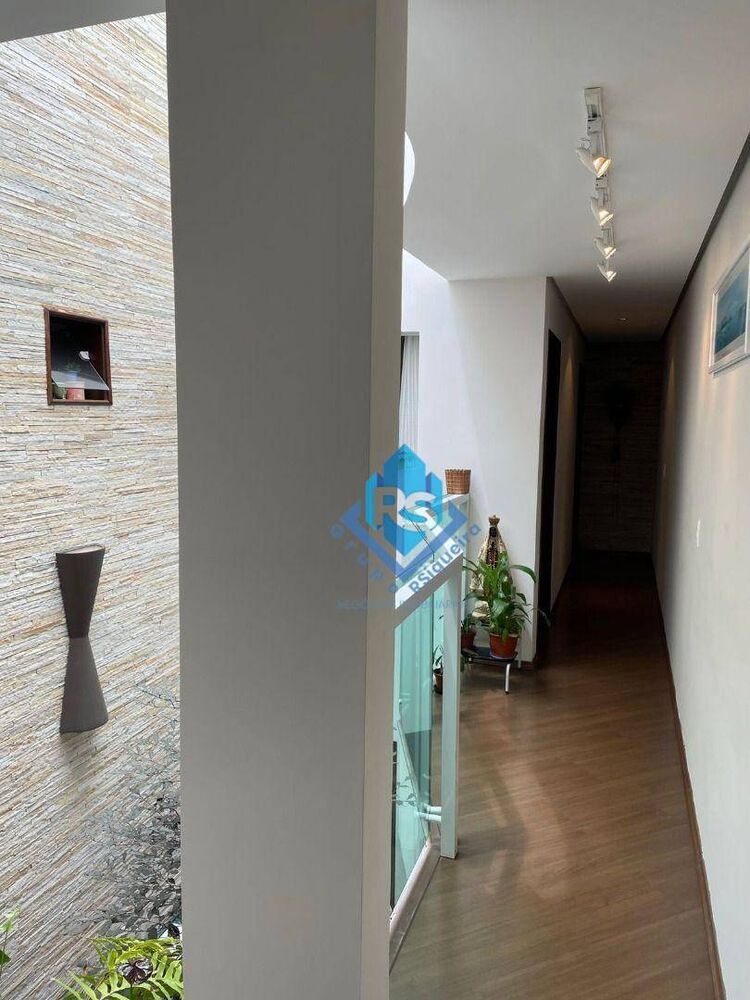 Sobrado, 3 quartos, 256 m² - Foto 1