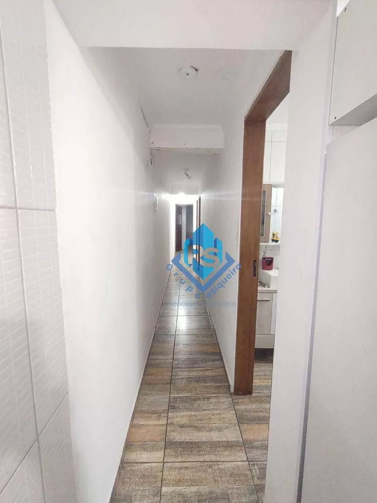 Sobrado à venda com 6 quartos, 200m² - Foto 4