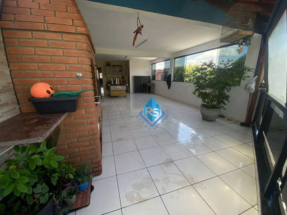 Sobrado à venda com 5 quartos, 205m² - Foto 1