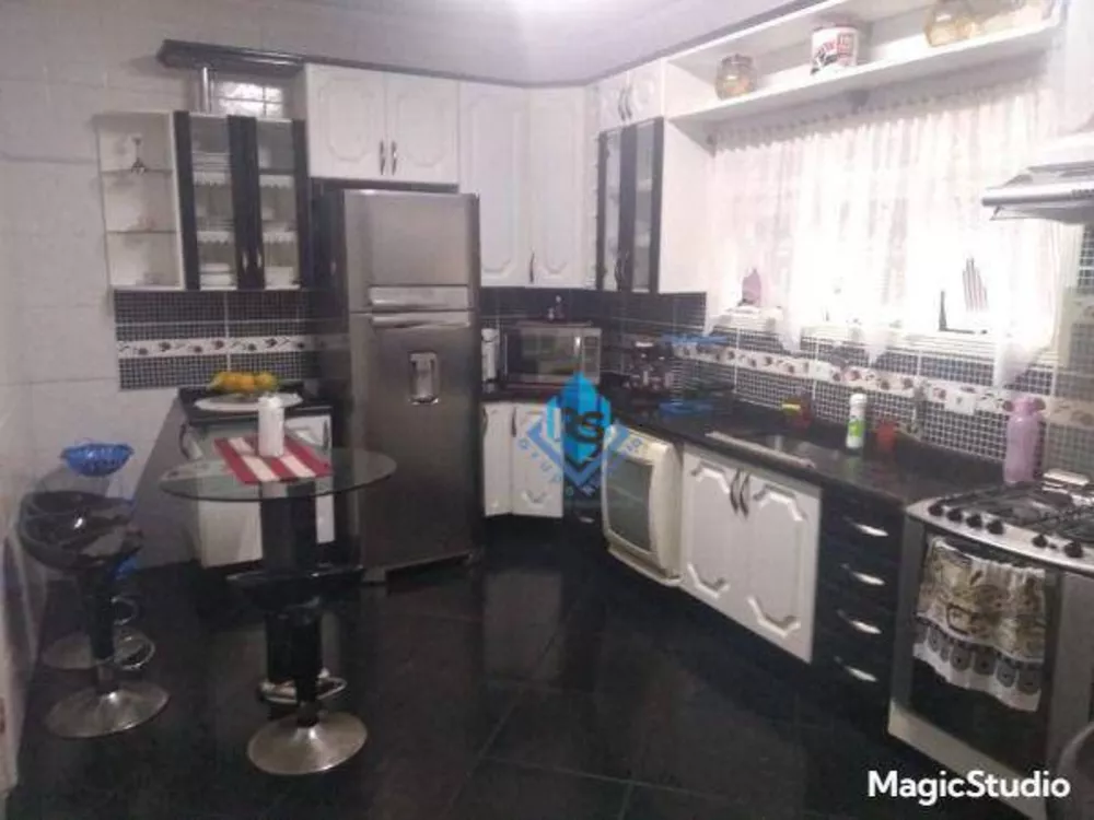 Sobrado à venda com 3 quartos, 180m² - Foto 1