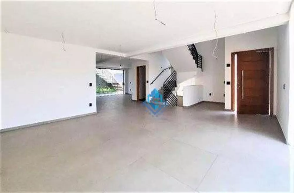 Sobrado à venda com 3 quartos, 340m² - Foto 1