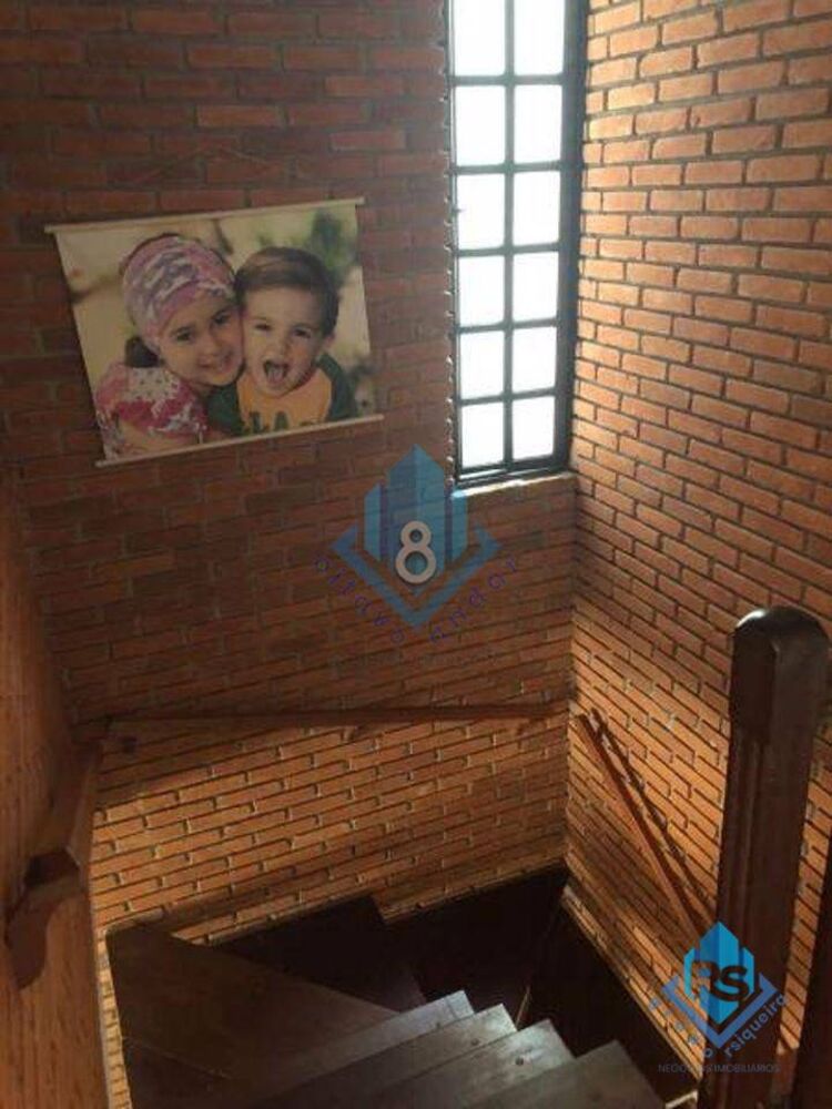 Sobrado à venda com 3 quartos, 200m² - Foto 1