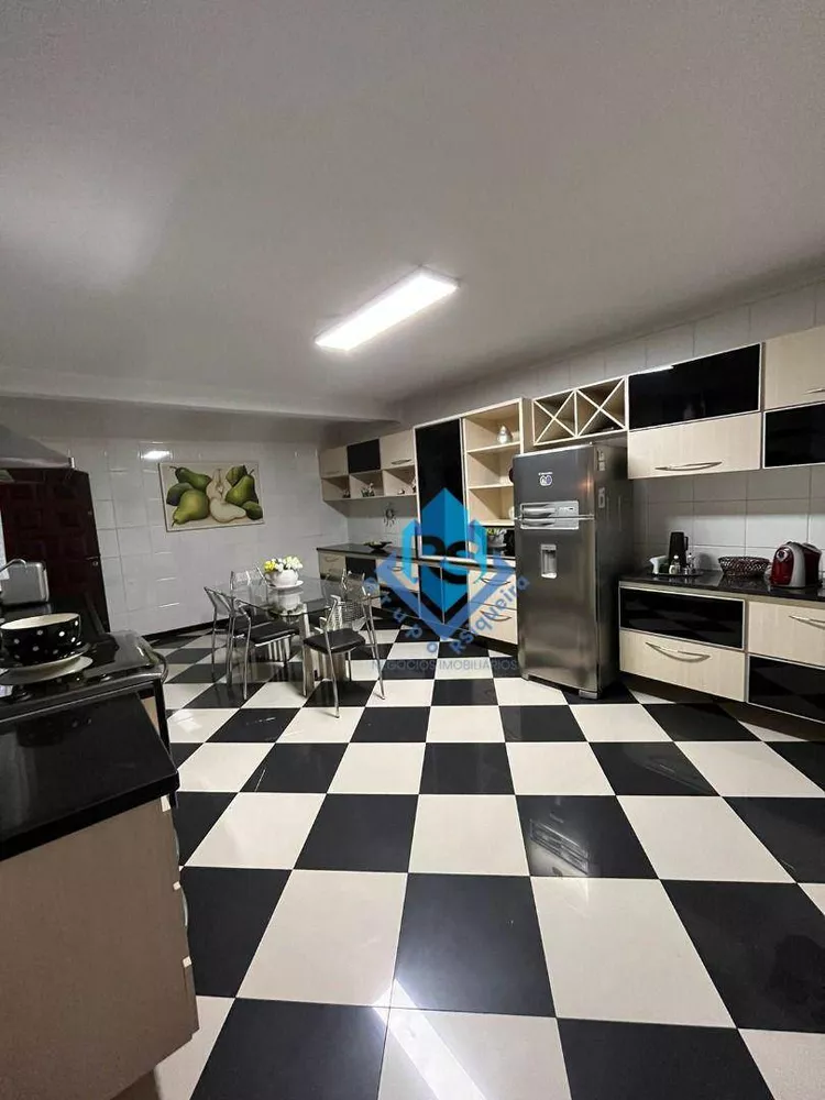 Sobrado à venda com 3 quartos, 243m² - Foto 2