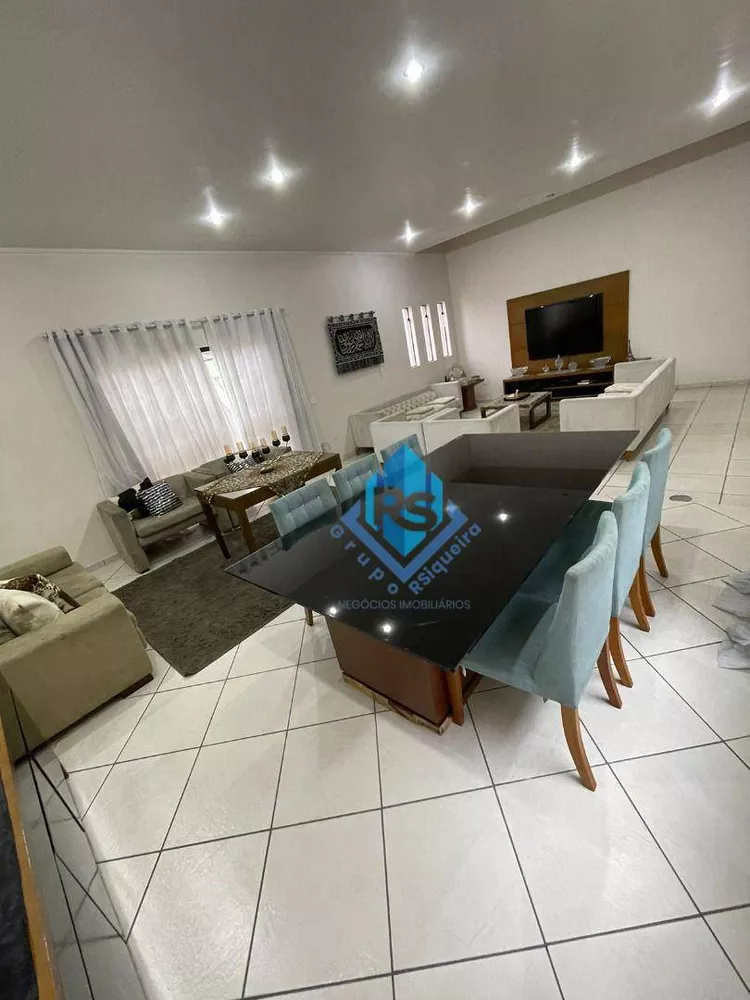 Sobrado à venda com 3 quartos, 305m² - Foto 2