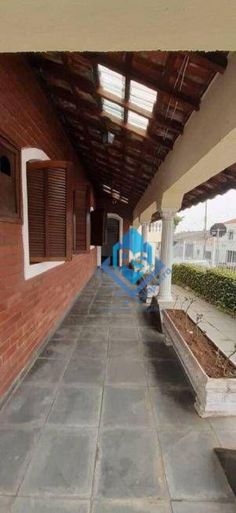 Casa à venda e aluguel com 4 quartos, 275m² - Foto 1