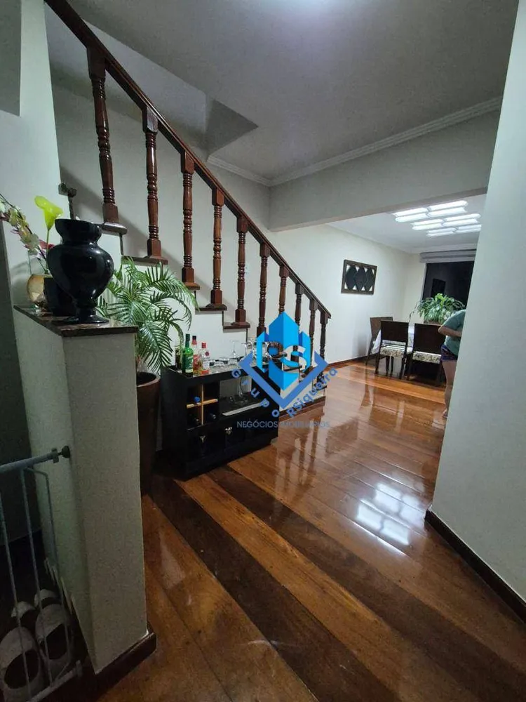 Sobrado, 3 quartos, 227 m² - Foto 2