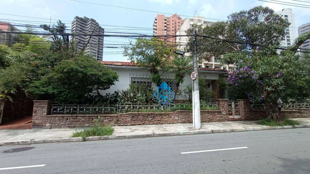 Casa para alugar com 3 quartos, 390m² - Foto 1