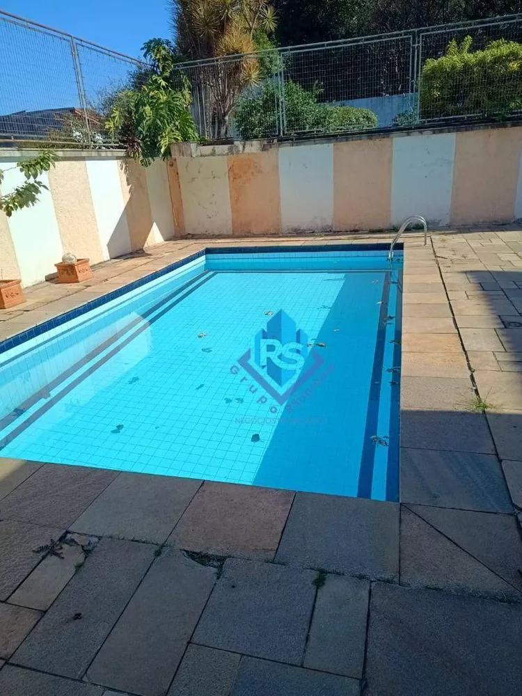 Casa para alugar com 4 quartos, 240m² - Foto 2