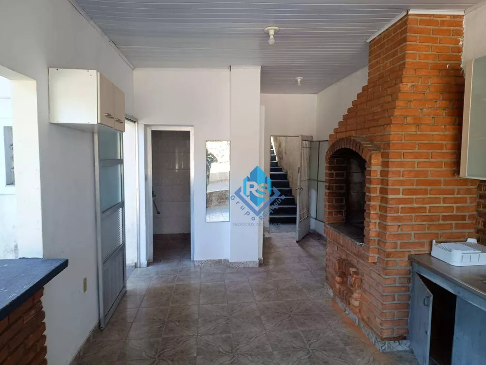 Casa para alugar com 4 quartos, 240m² - Foto 6