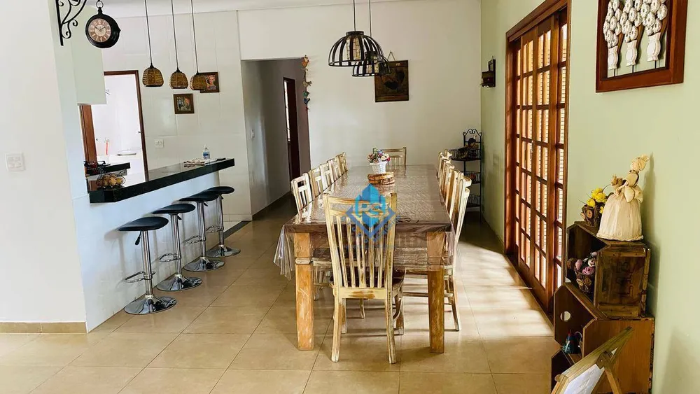 Chácara, 3 quartos, 1130 m² - Foto 1