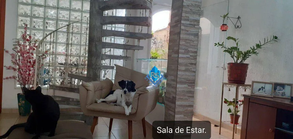 Sobrado, 3 quartos, 216 m² - Foto 1