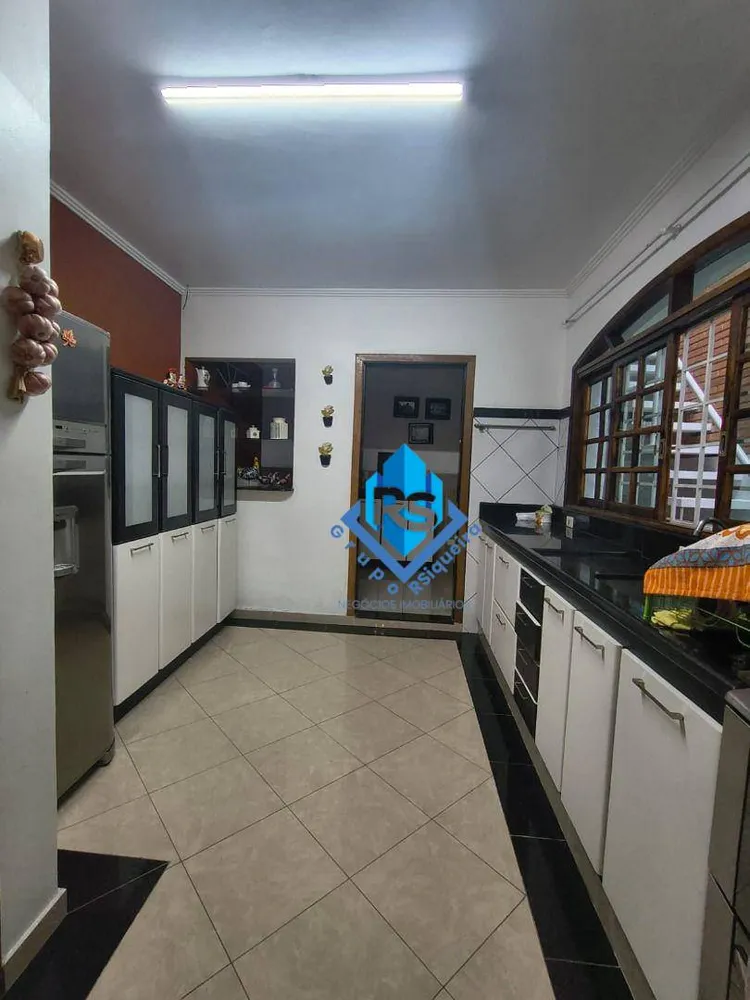 Sobrado, 4 quartos, 305 m² - Foto 1