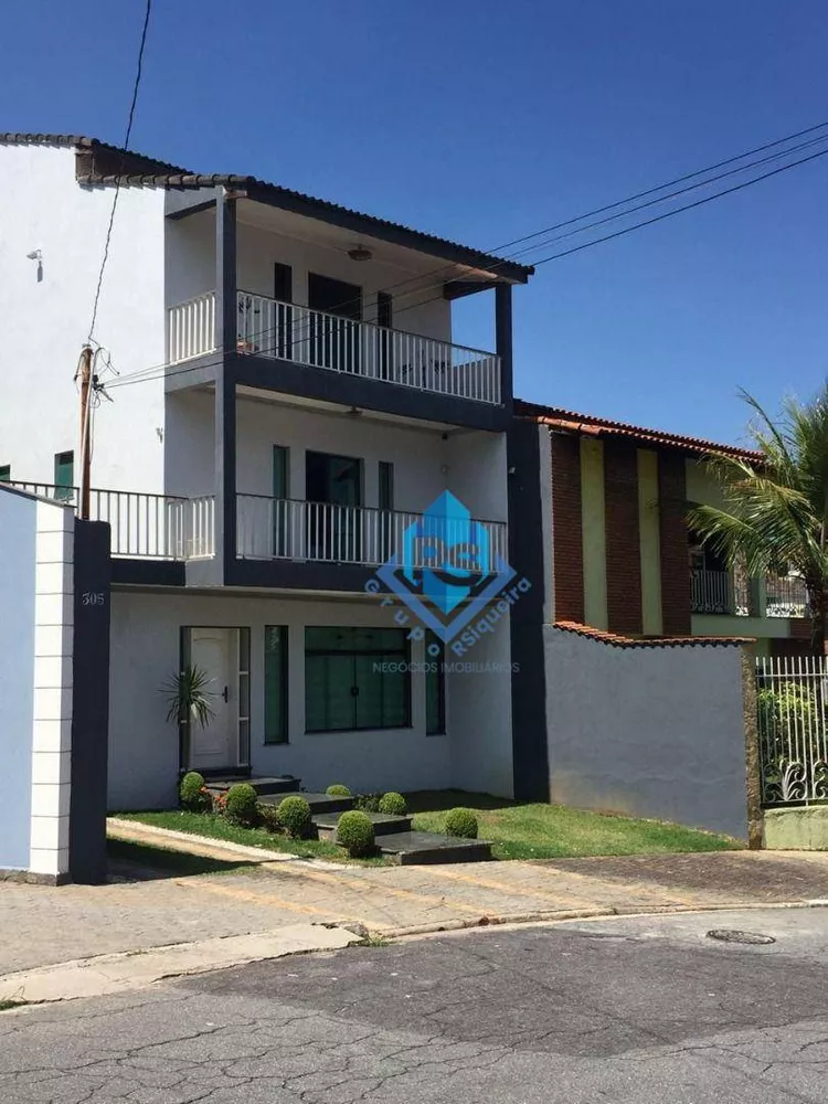 Sobrado à venda com 4 quartos, 416m² - Foto 1