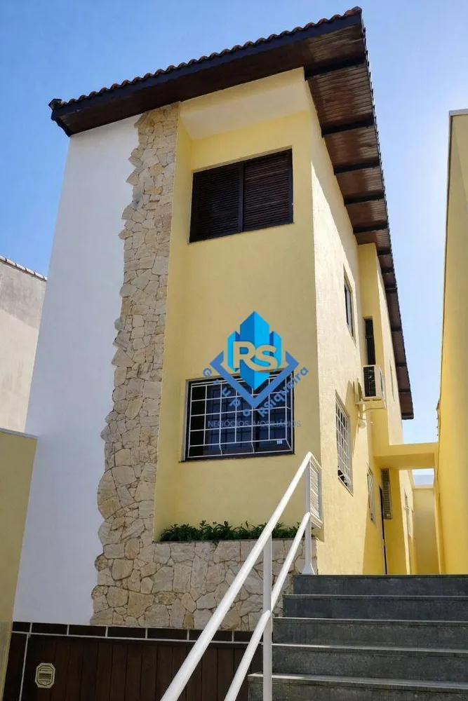 Sobrado, 3 quartos, 202 m² - Foto 1