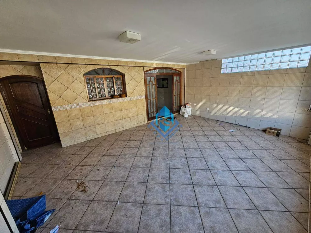 Sobrado à venda com 2 quartos, 200m² - Foto 4