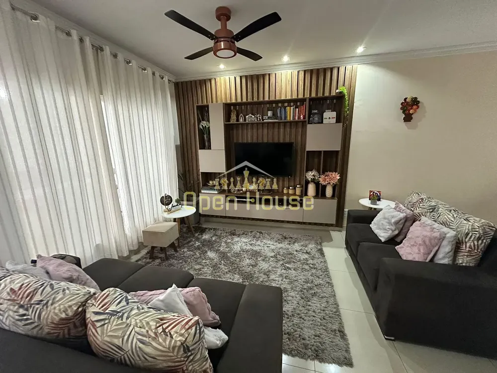 Casa, 3 quartos, 220 m² - Foto 1