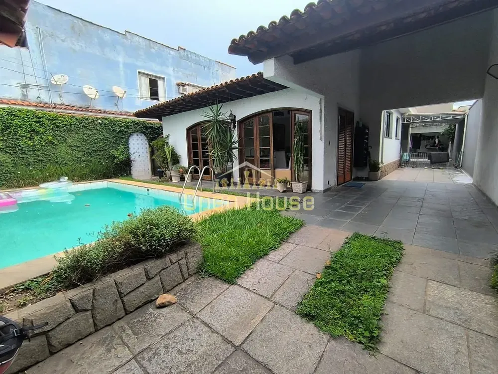 Casa, 3 quartos, 178 m² - Foto 1