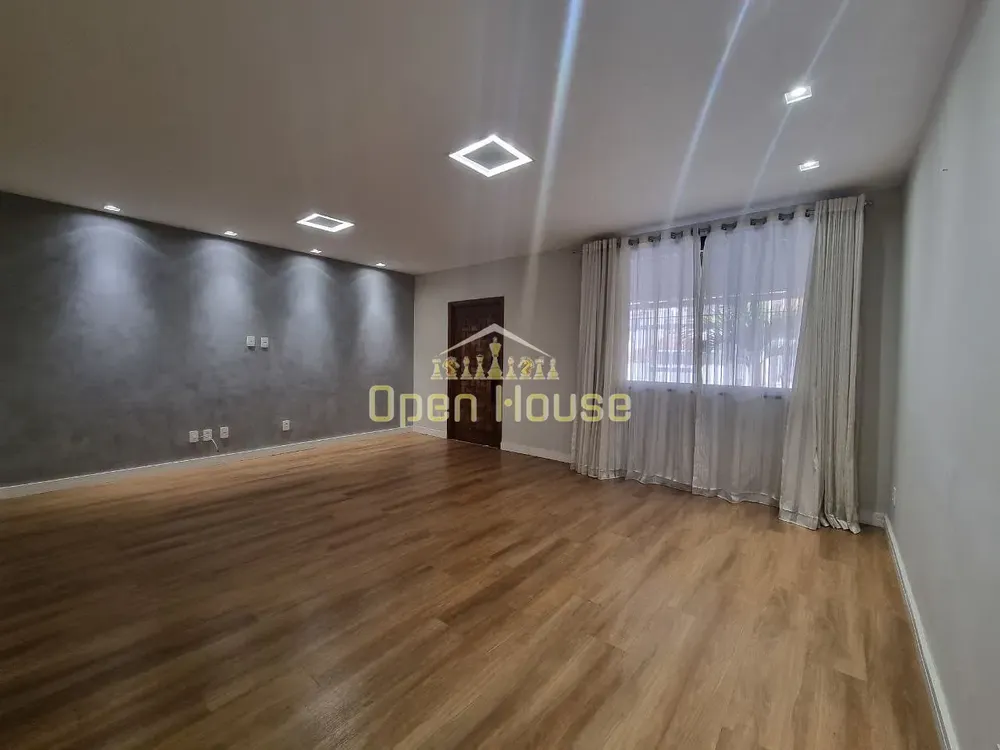 Casa, 3 quartos, 212 m² - Foto 2