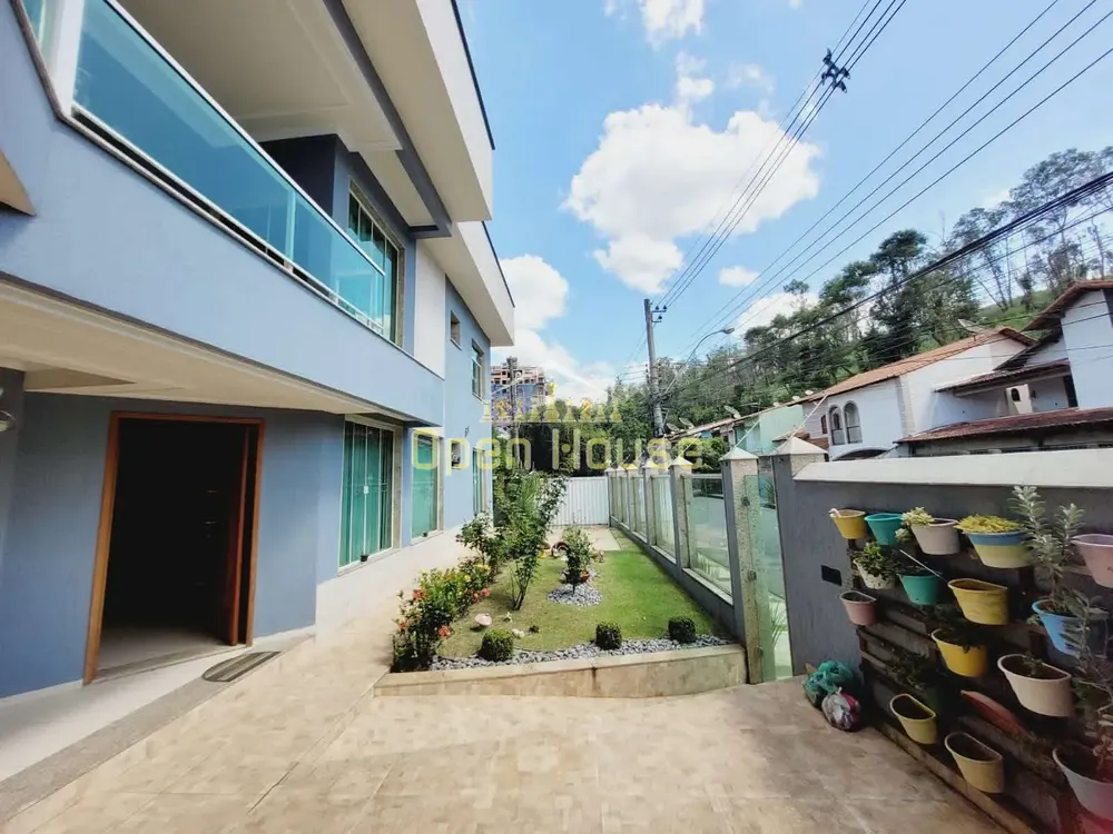 Casa, 4 quartos, 226 m² - Foto 1