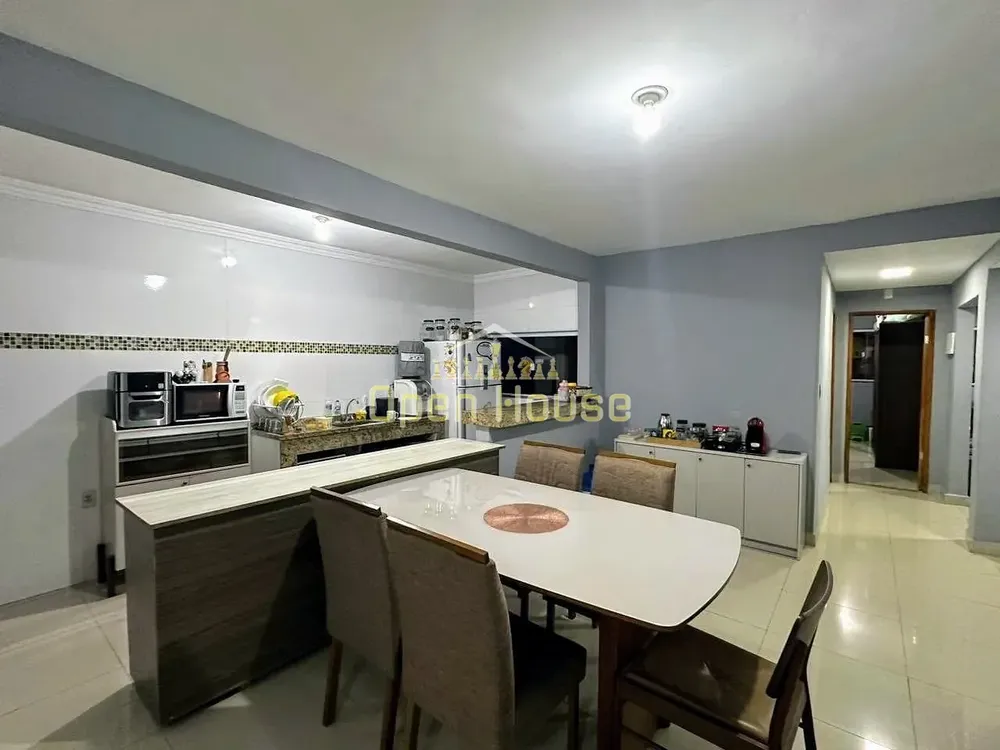 Casa, 5 quartos, 148 m² - Foto 1