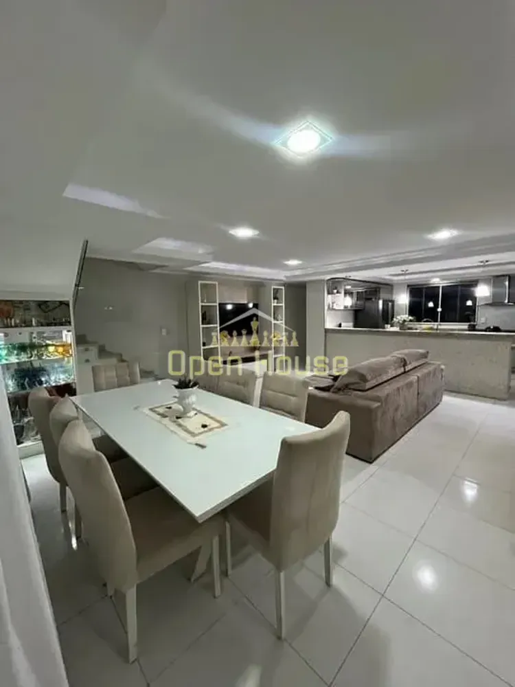 Casa, 3 quartos, 216 m² - Foto 2