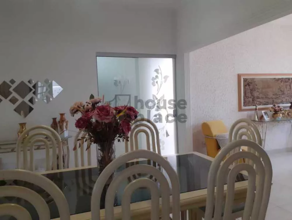 Casa à venda com 4 quartos, 165m² - Foto 1