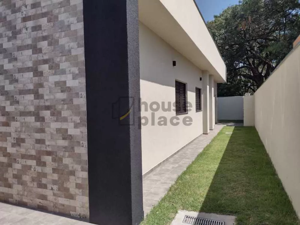 Casa à venda com 3 quartos, 117m² - Foto 1