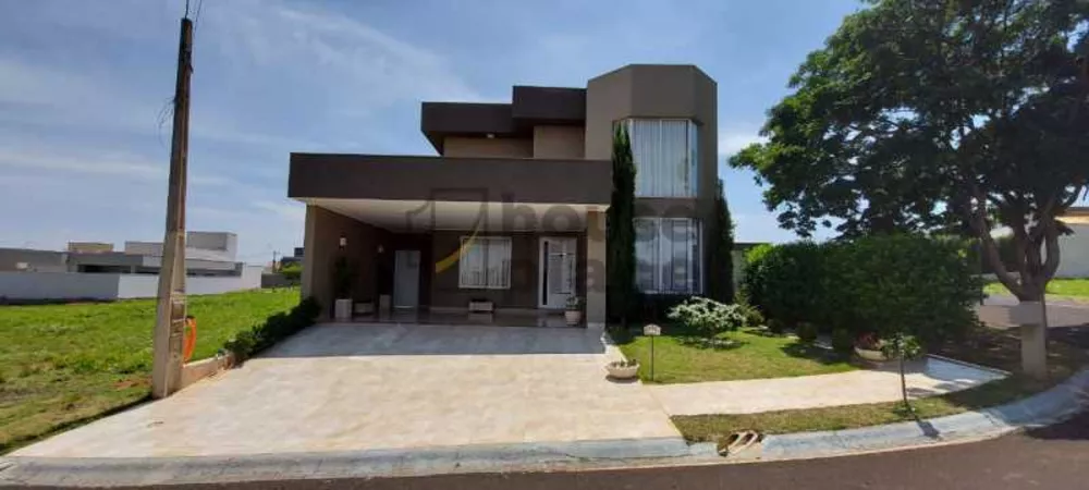 Casa de Condomínio à venda com 4 quartos, 390m² - Foto 1