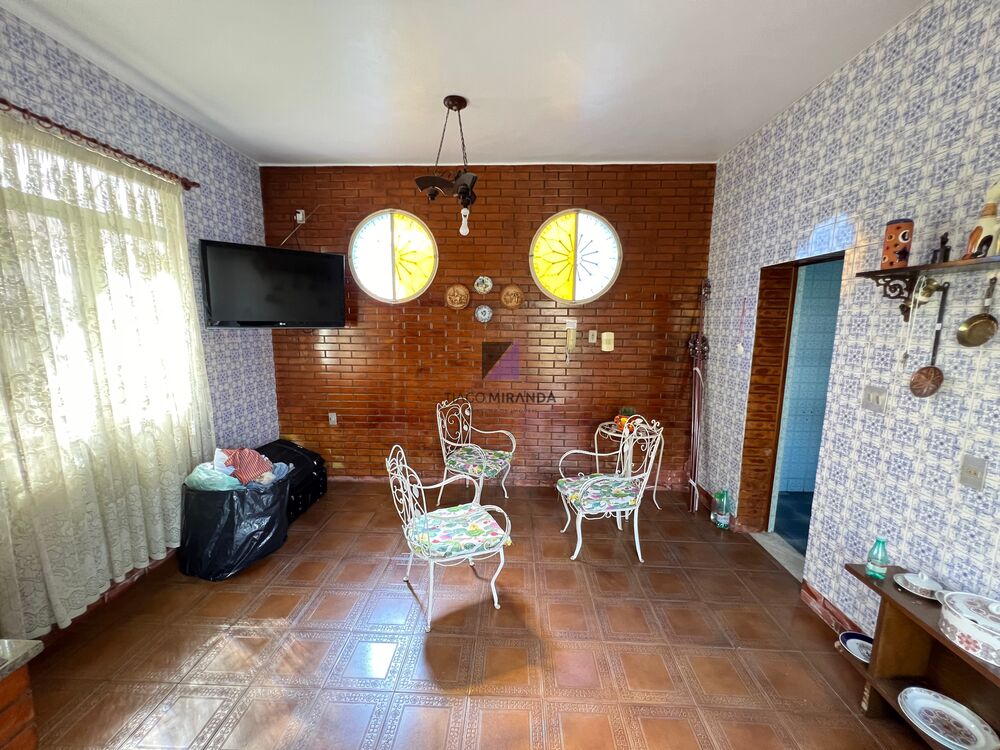Casa à venda com 3 quartos, 360m² - Foto 2