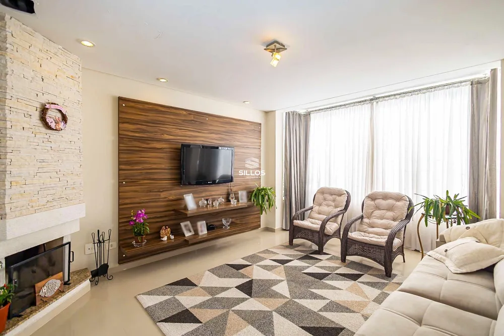 Casa, 3 quartos, 215 m² - Foto 1