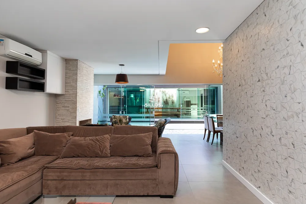 Casa, 3 quartos, 290 m² - Foto 1