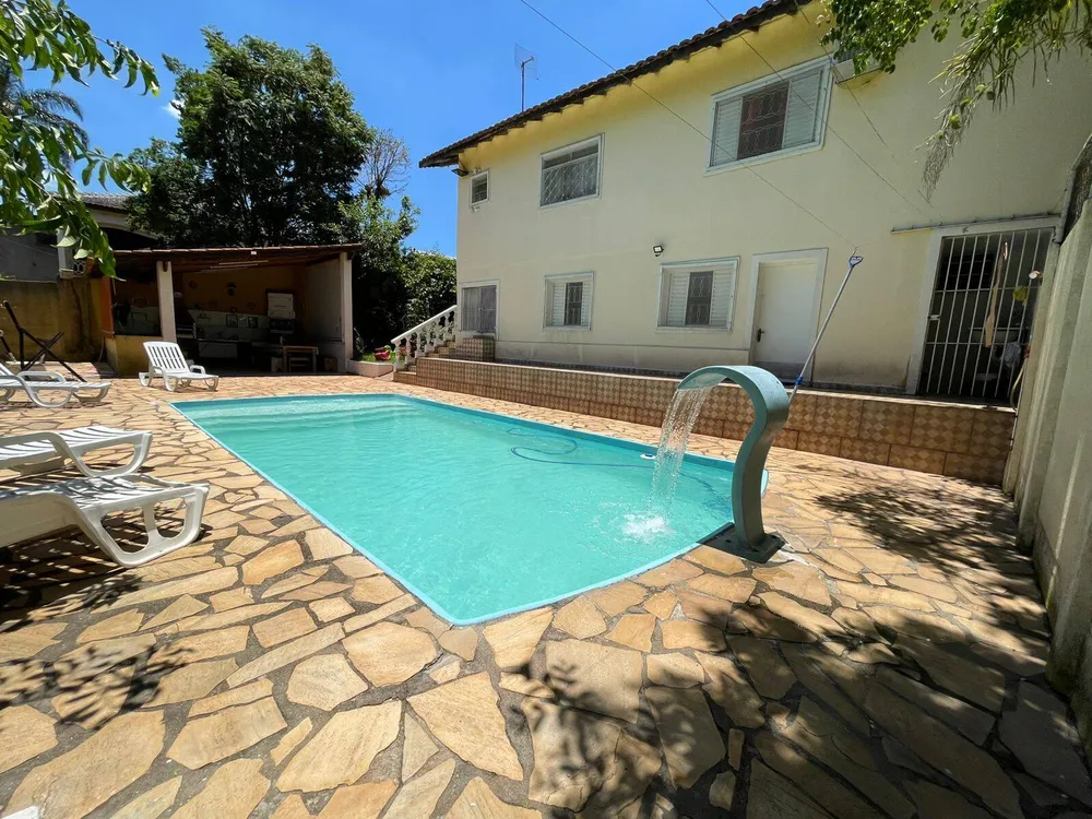 Chácara, 3 quartos, 1580 m² - Foto 1