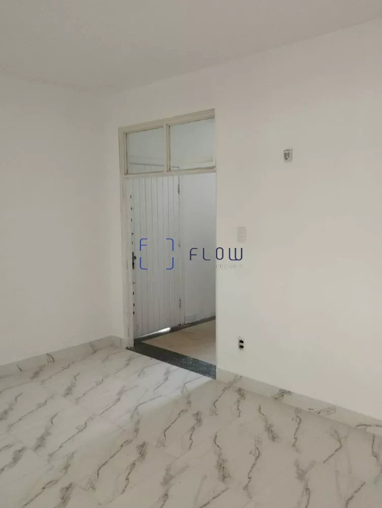 Casa à venda com 3 quartos, 250m² - Foto 1