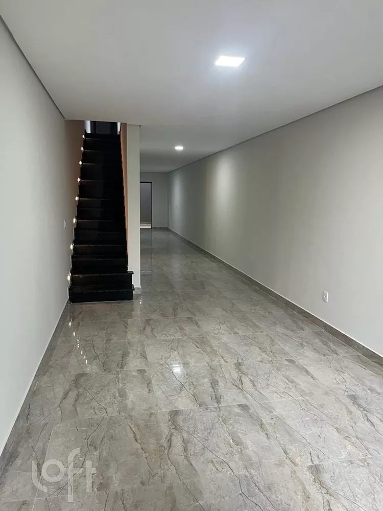 Casa à venda com 3 quartos, 237m² - Foto 2