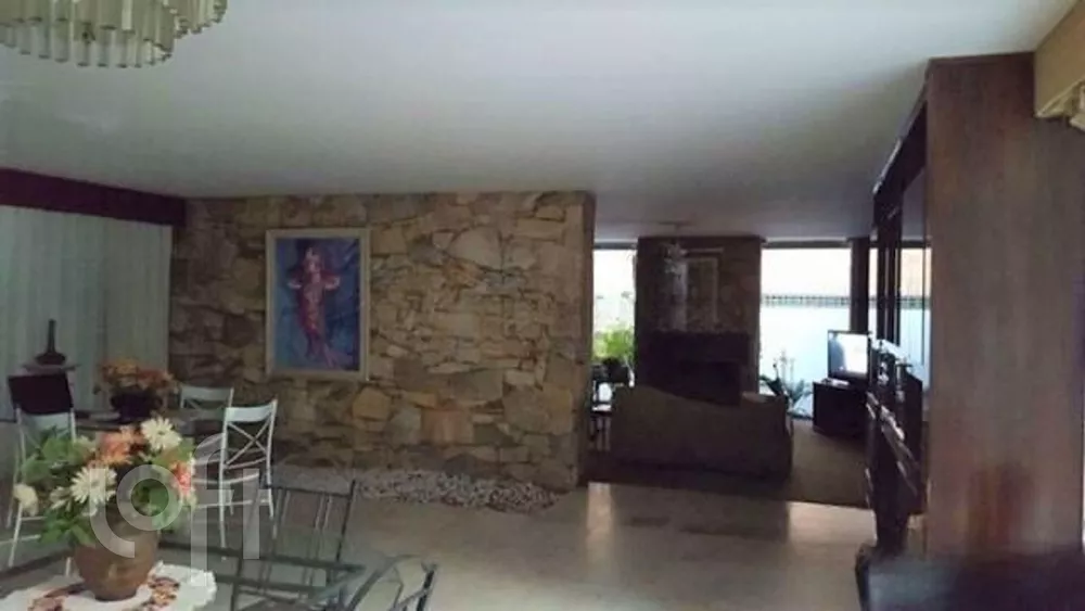 Casa à venda com 4 quartos, 980m² - Foto 1