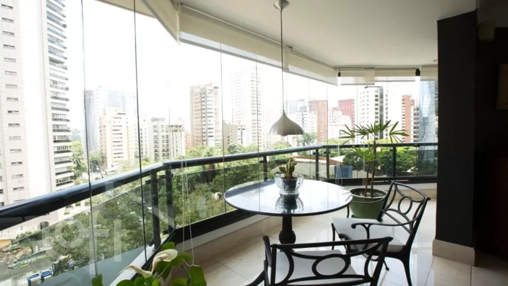 Apartamento à venda com 3 quartos, 220m² - Foto 2