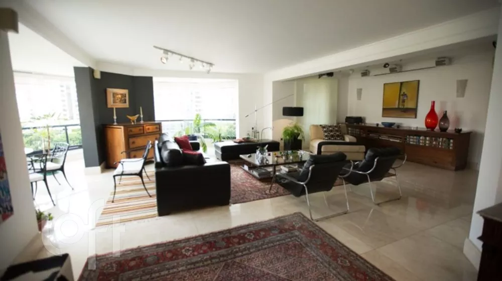 Apartamento à venda com 3 quartos, 220m² - Foto 1