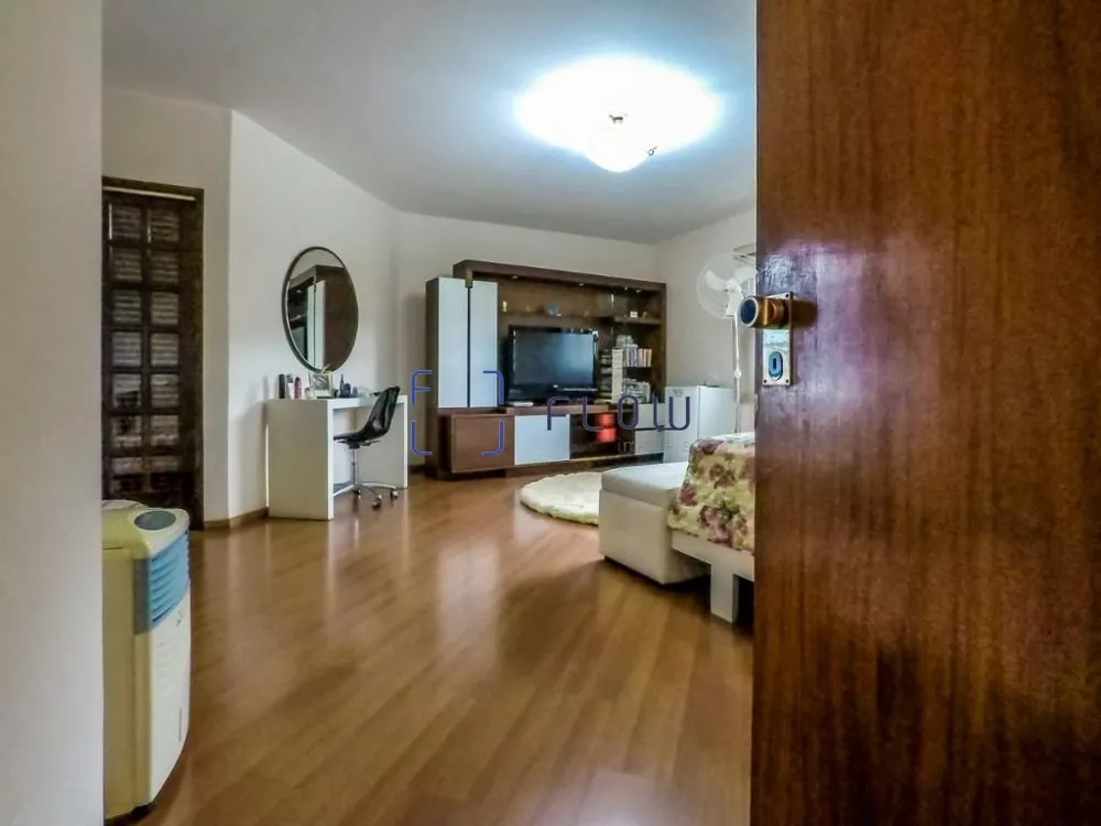 Casa à venda e aluguel com 4 quartos, 303m² - Foto 11