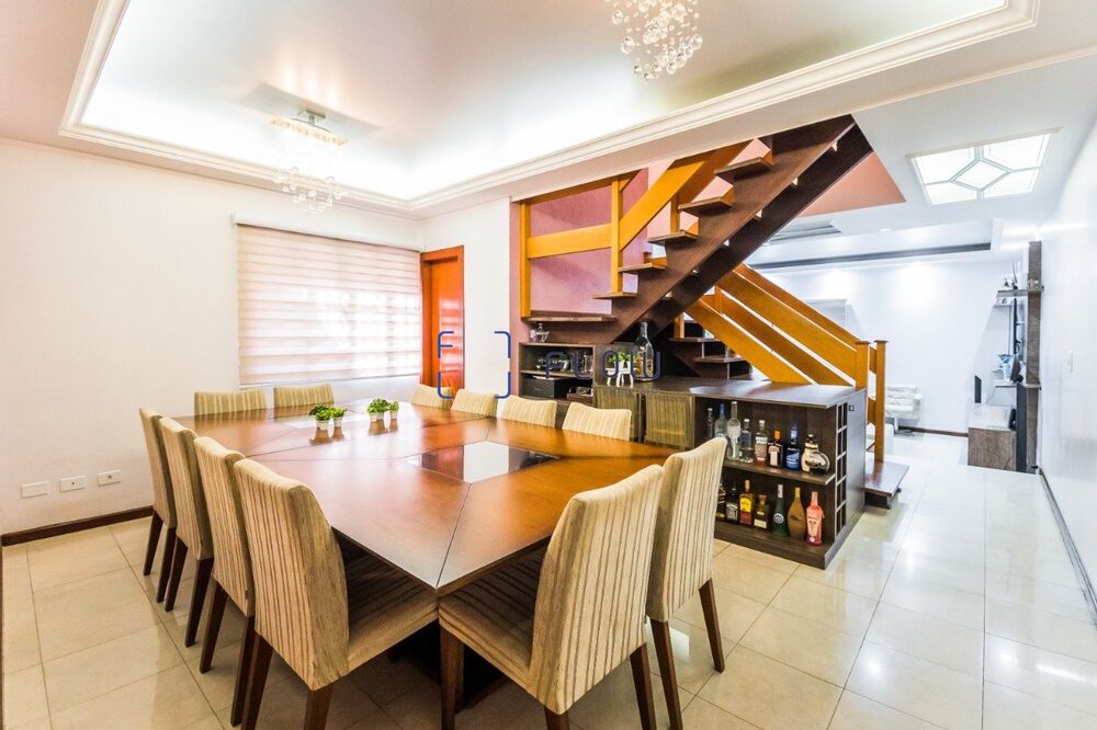 Casa à venda e aluguel com 4 quartos, 280m² - Foto 1